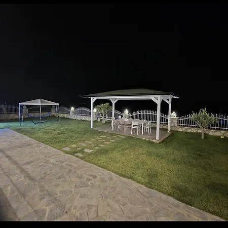 Garden Himare